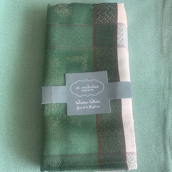 Tablecloth & Napkin Set - Picture 4 of 9